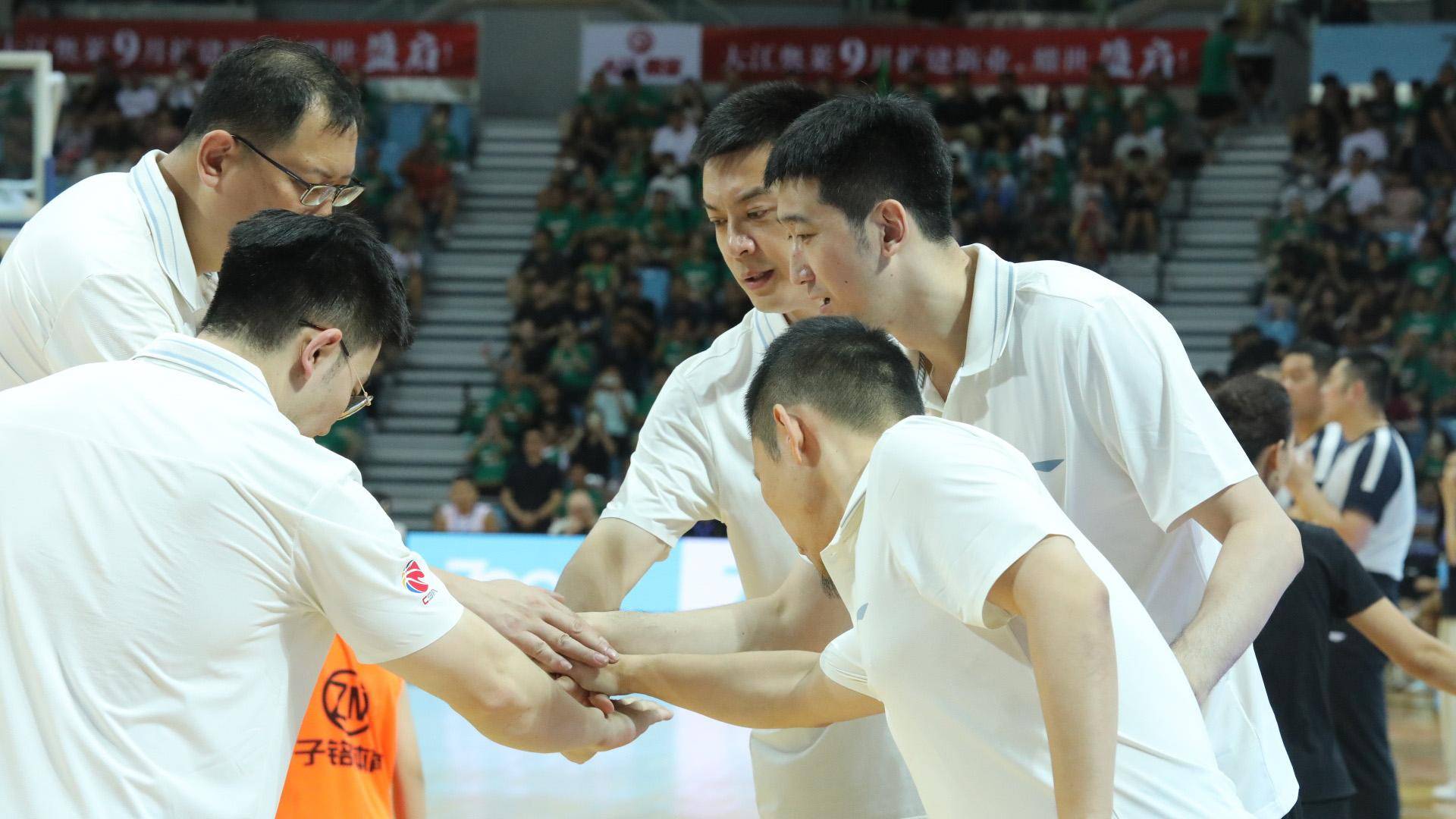 辽篮再负上海,热身赛1胜2负收官,韩德君14分,张陈治锋4分