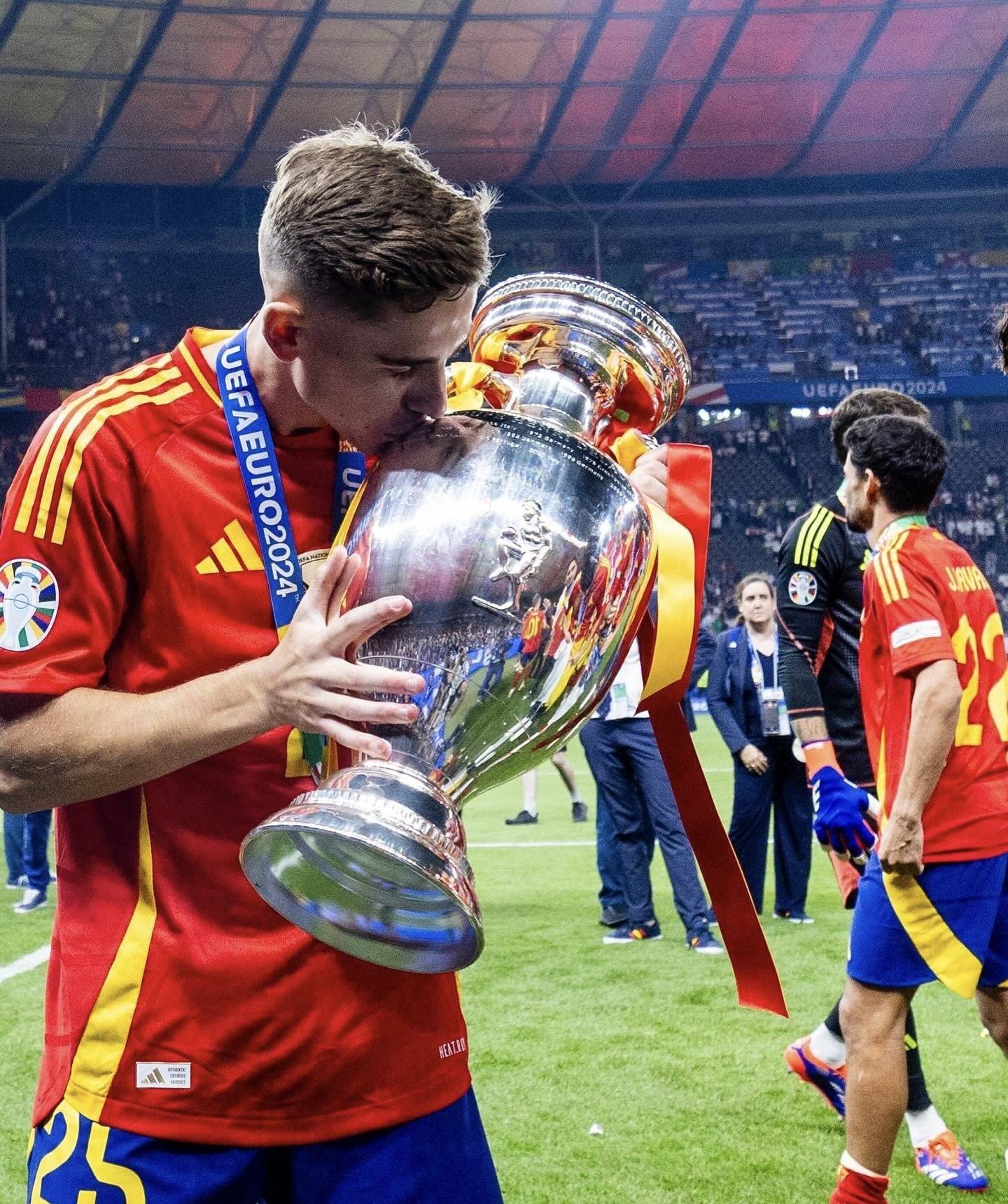 2024年奥运会,西班牙男足,女足也都是有希望夺冠的.