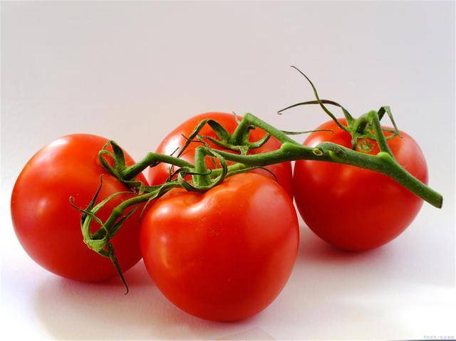 在肠道内的残留还能滋润肌肤,达到抗衰老的作用,补充所需的营养物