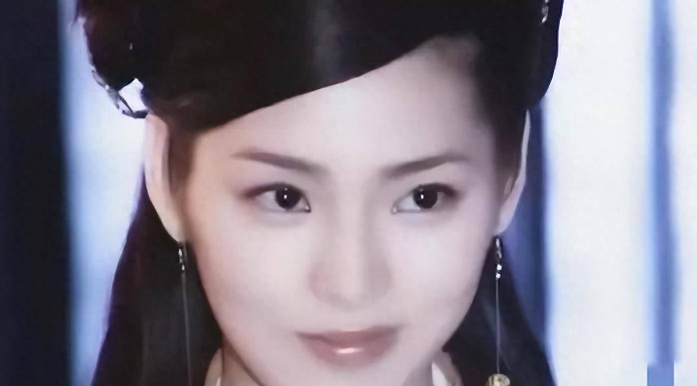 怀孕八个月的时候,她被迫入狱服刑.