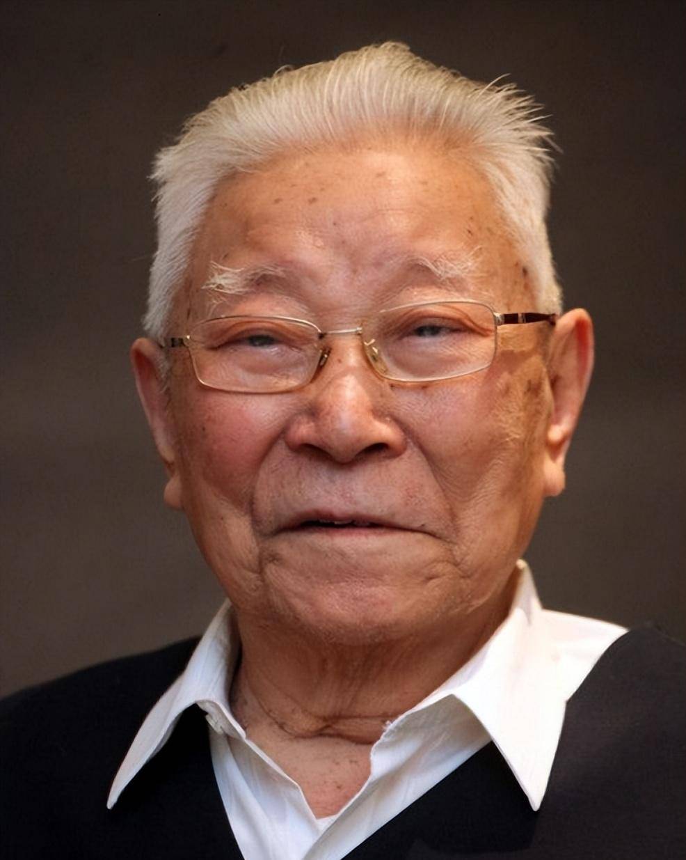 他曾任安徽副省长,后升任为山东省委书记,59岁患癌却活到103岁