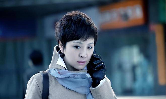 他们是明星夫妻,小8岁老婆转行做女强人,今41岁和女儿像姐妹_隋兰_徐