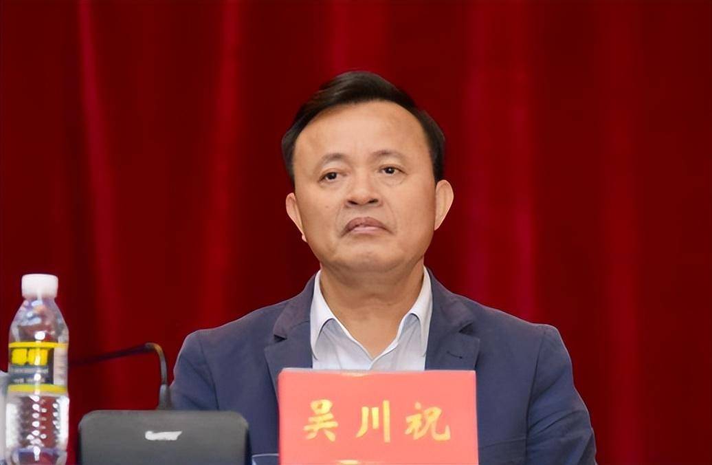 他曾任乐安县委书记,15年敛财6295万,大搞封建迷信,花88万养狗