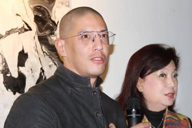 之前蒋友柏和林姮怡离婚后,蒋友柏就不再支付抚养费,这让两人关系彻底