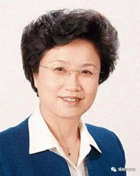 她在青海从政多年,40岁成为青海省常委,50岁成为青海女省长