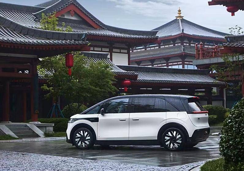 听劝了,极氪MIX换上半隐藏式门把手,手握23万买它不亏!_搜狐汽车_搜狐网