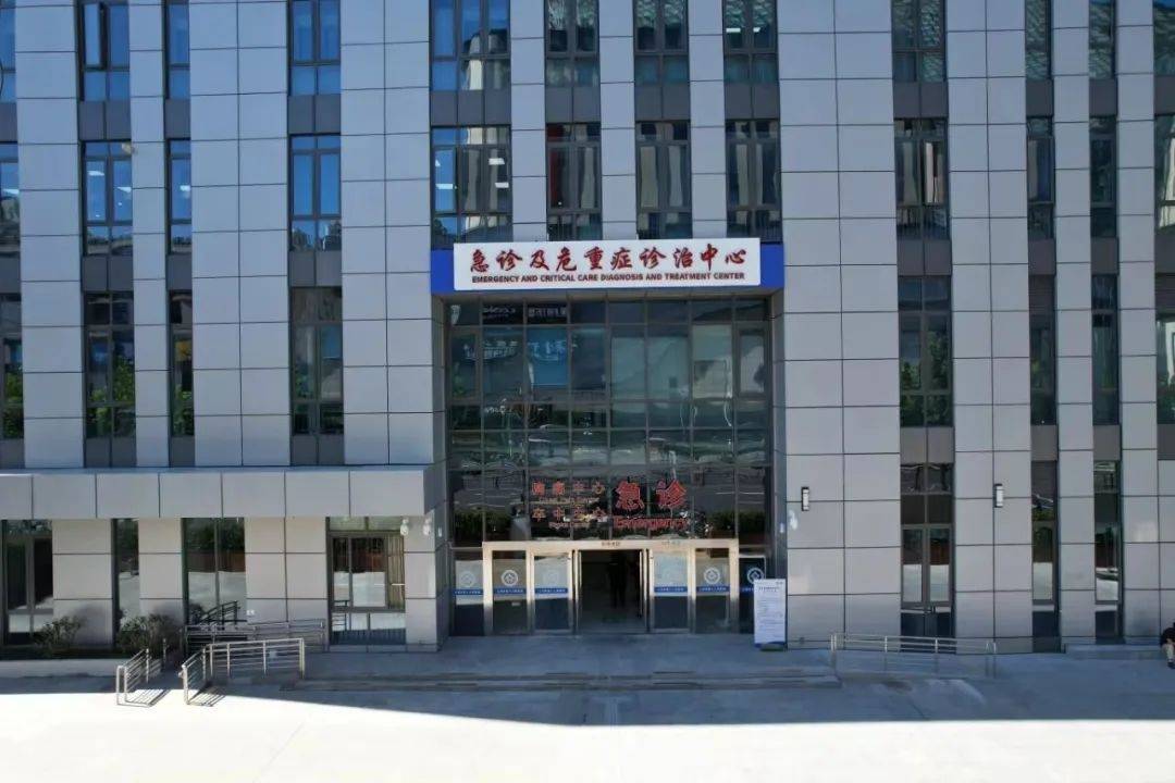 头晕目眩,在家属陪伴下立即来到上海市第八人民医院急诊挂号,医生开具