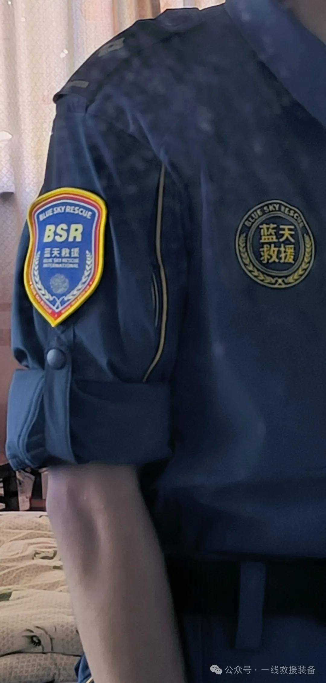 蓝天救援队正式换装第3代升级版功能性专业救援服,堪比飞行制服