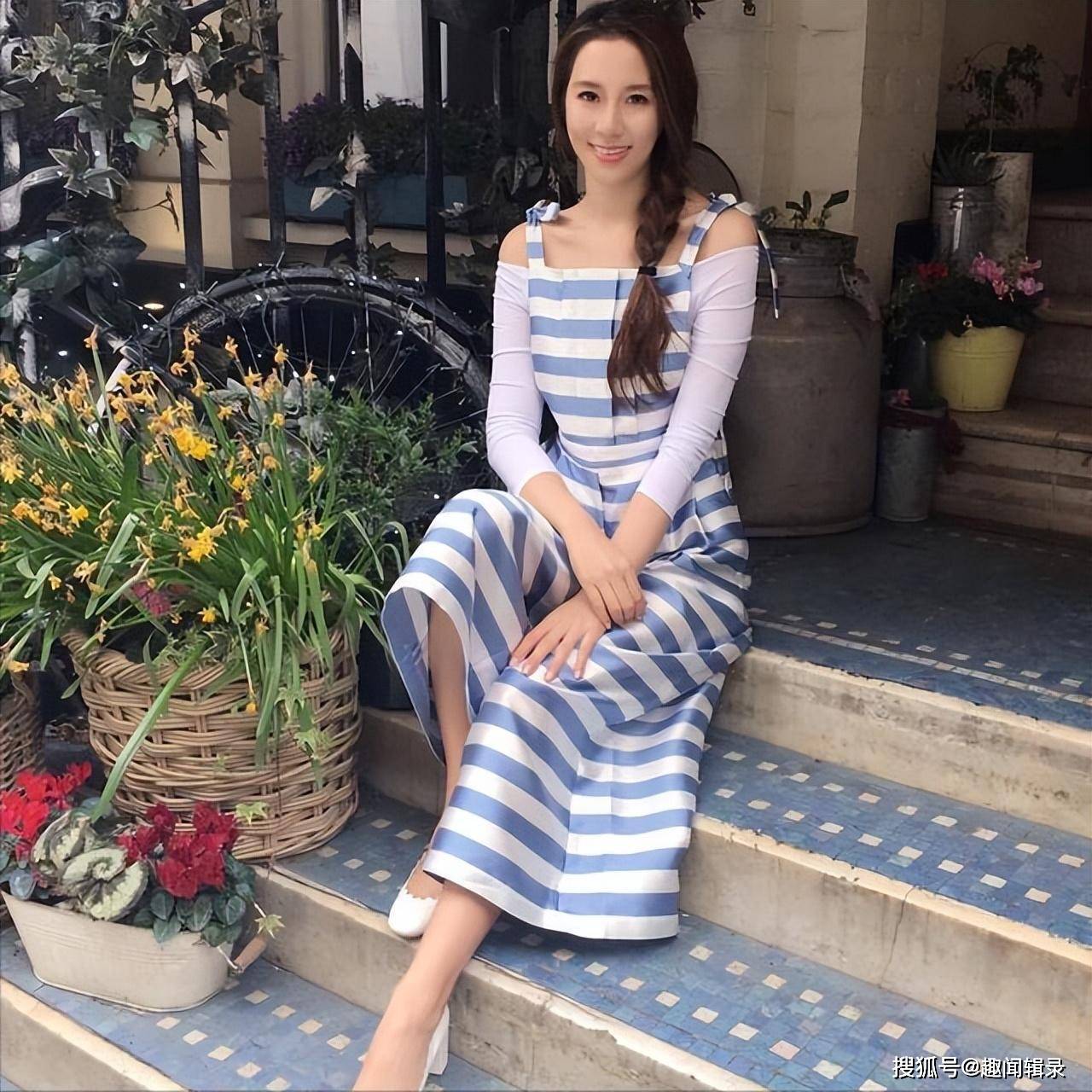 徐子淇身披价值千万的婚纱,戴着璀璨夺目的珠宝,在亲