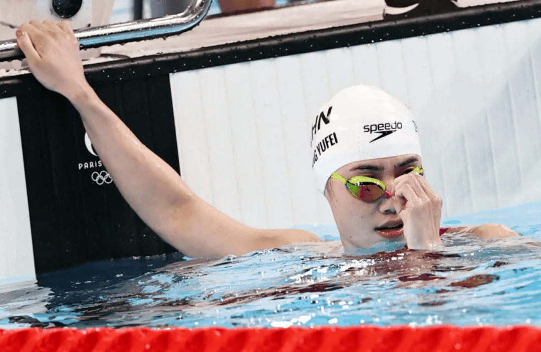 张雨霏回怼外国记者,不能让她一个人在战斗