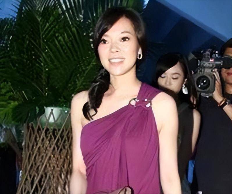 曾馨莹:为嫁郭台铭和男友分手,6年内生下3胎,如今终成豪门阔太!