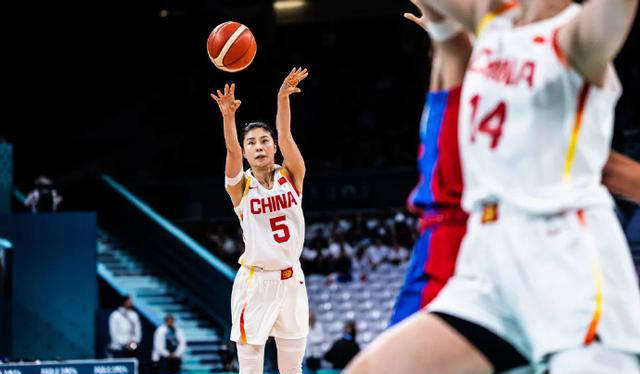 中国女篮队长杨力维替补出战,新战术提速带来胜利