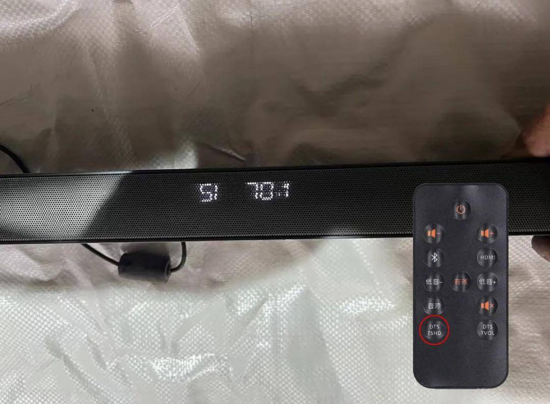 乐视lt301s回音壁拥有丰富的接口,光hdmi接口就有3个,最右侧那个hdmi