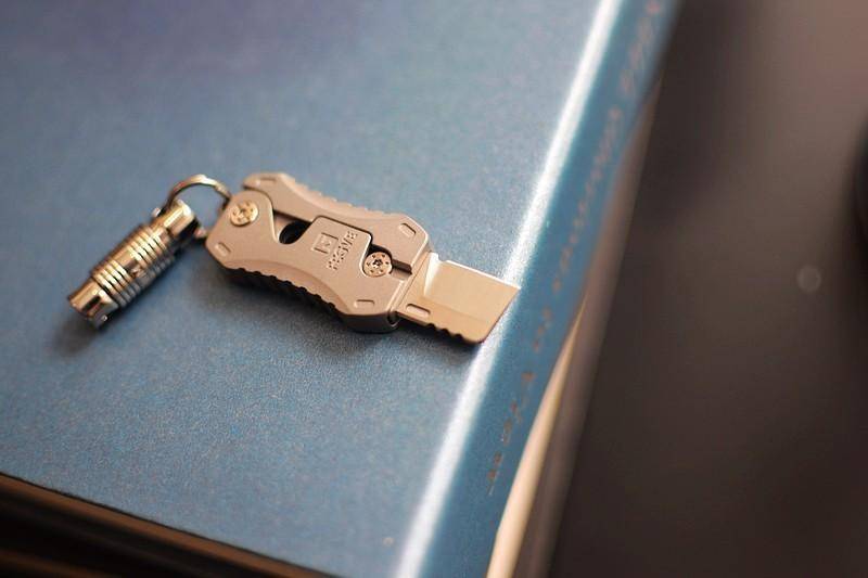 无与伦比的小型多功能刀具 费戈（FEGVE）钛合金δM390萝卜小DAO