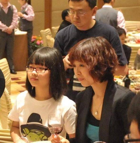 低调25年,刀郎隐藏多年的二婚妻子,竟是我们熟悉的她!
