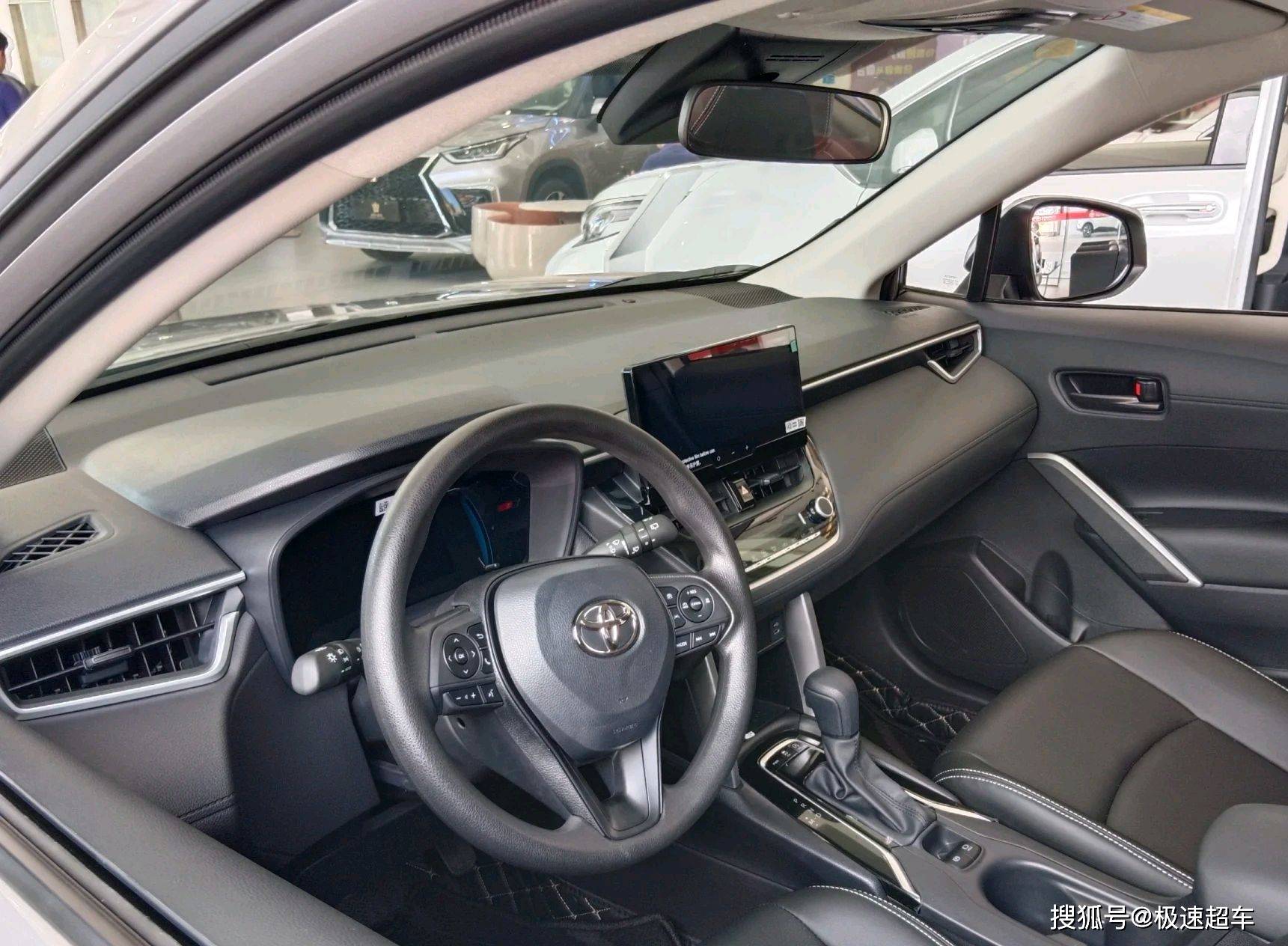 丰田锐放rs运动版实车曝光,操控感全面升级