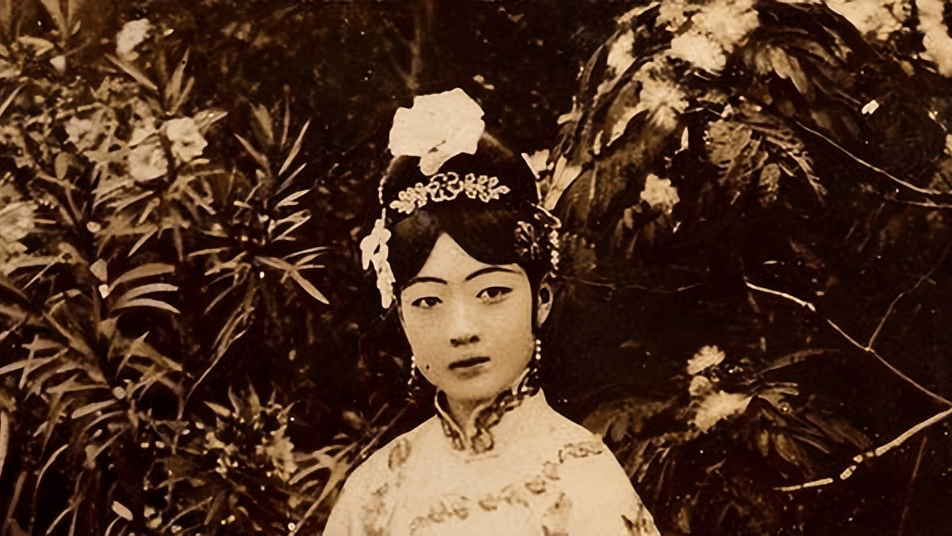 末代皇后烟瘾有多大?内务府记录曝光,专家:能活到39岁已是高寿