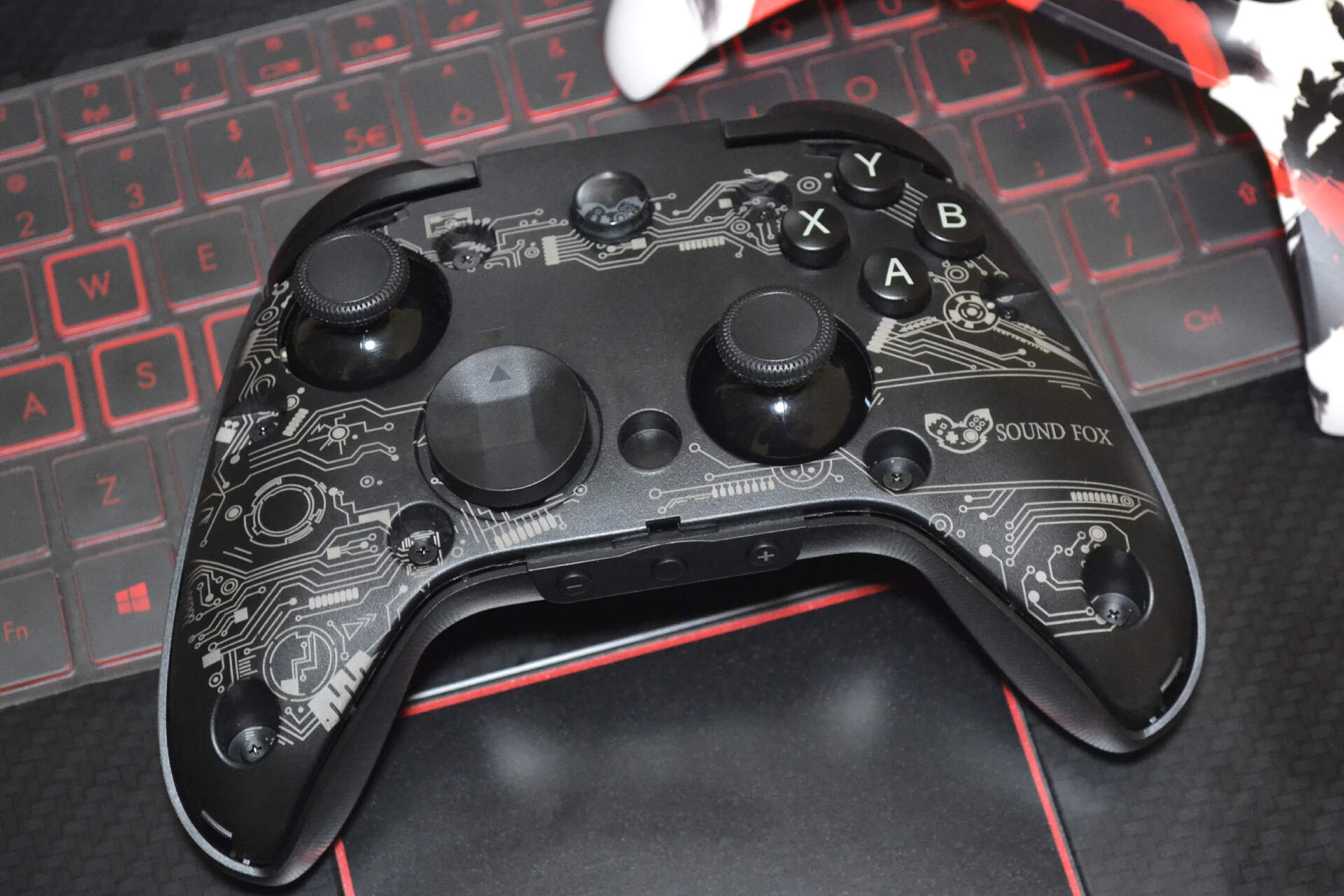 梦幻联动黑神话悟空 奕狐狩猎s版游戏手柄即将上市_按键_玩家_进行