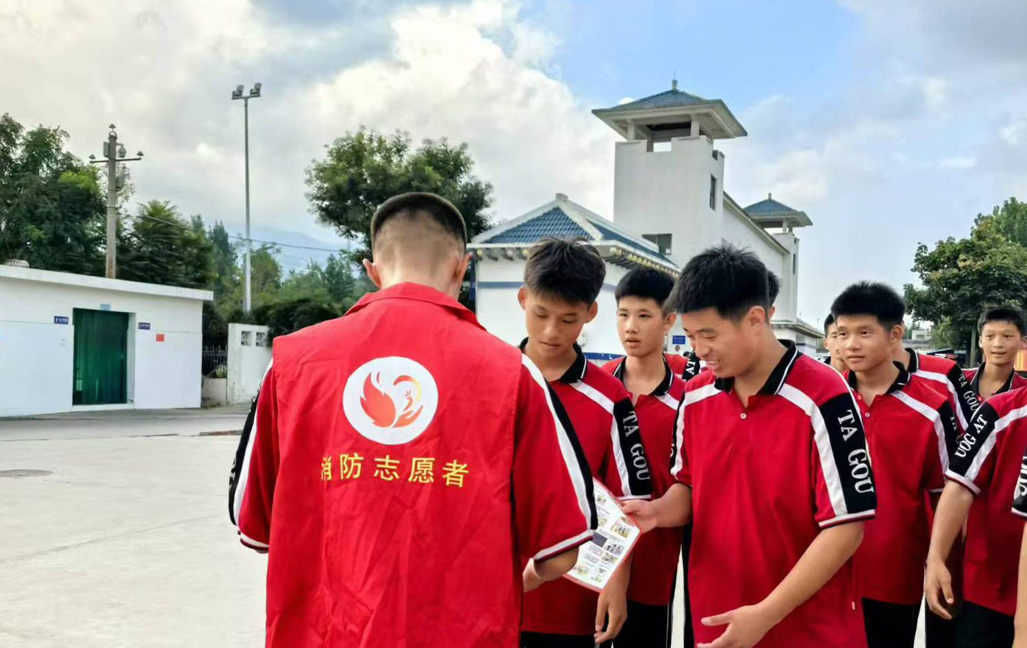 登封消防走进塔沟武校,筑牢校园安全"防火墙"
