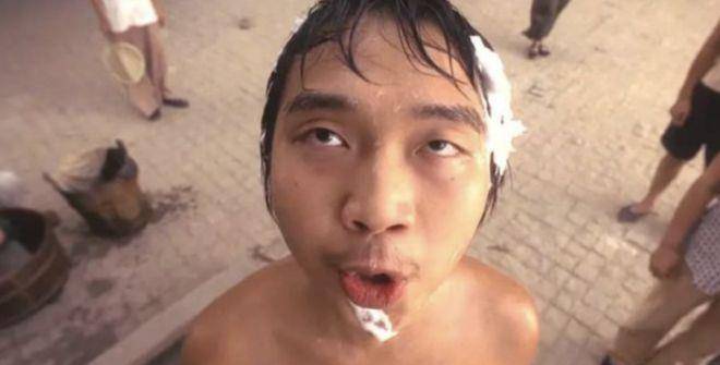 周星驰搭档「酱爆」43岁近况曝光,身家已过亿?