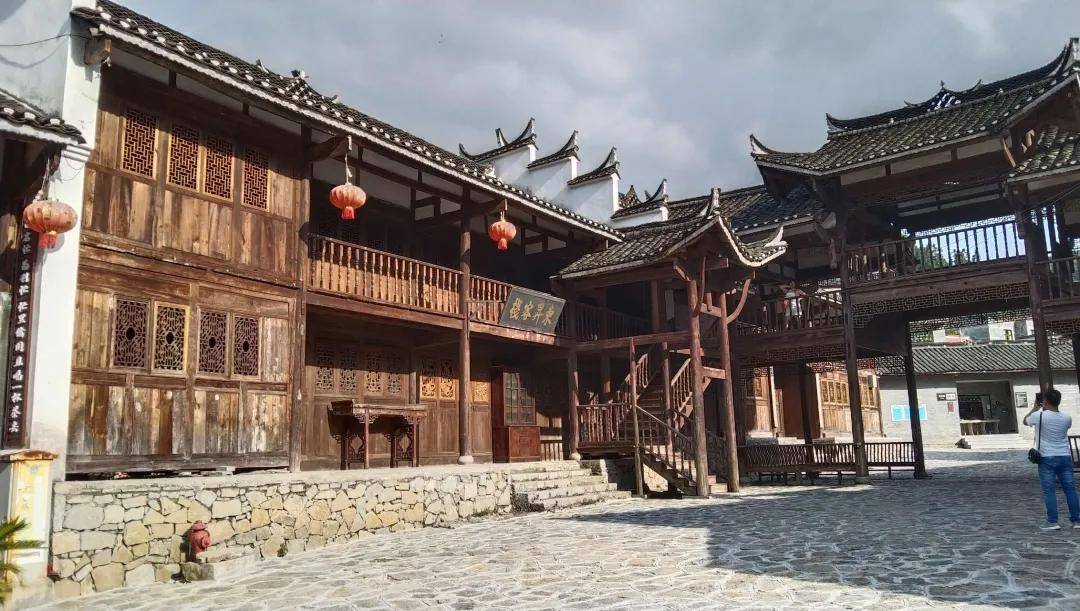 贵州"最可怜"的古城,花32亿打造,免门票游客却寥寥无几_古建筑_水西