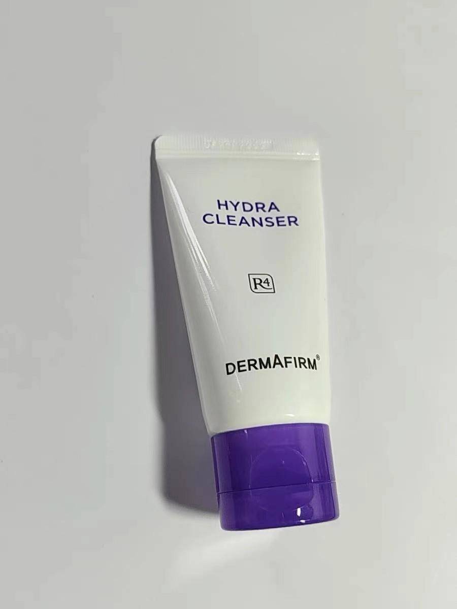 这些洗面奶深层清洁温和去角质,使肌肤变得柔软,柔软,年轻!