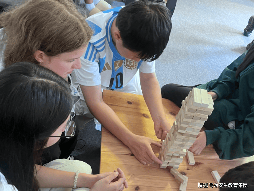 国际共学,文化共融:2024英国精英寄宿国际营,开启英式教育的终极探索!