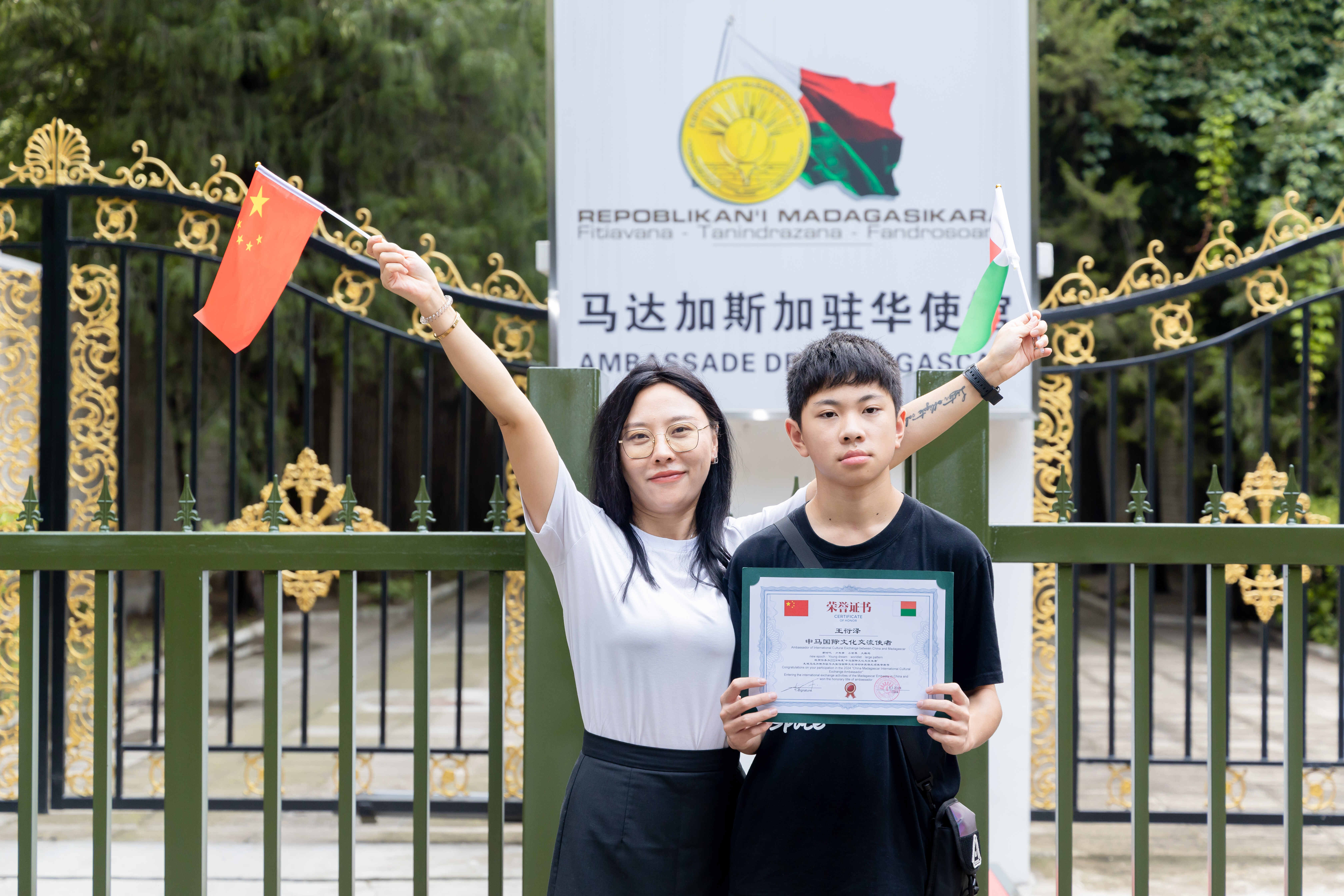 《时代强国》栏目组助力儿童国际文化交流,走进马达加斯加驻华大使馆