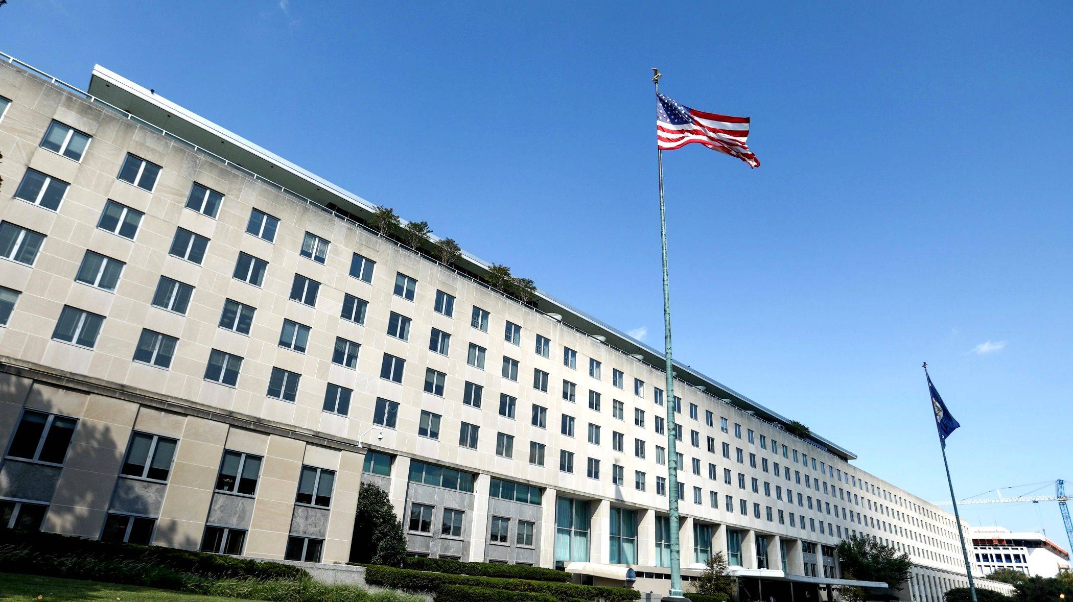 一些分析家指出,这一事件暴露出美国政府在阿富汗问题上的管理混乱和