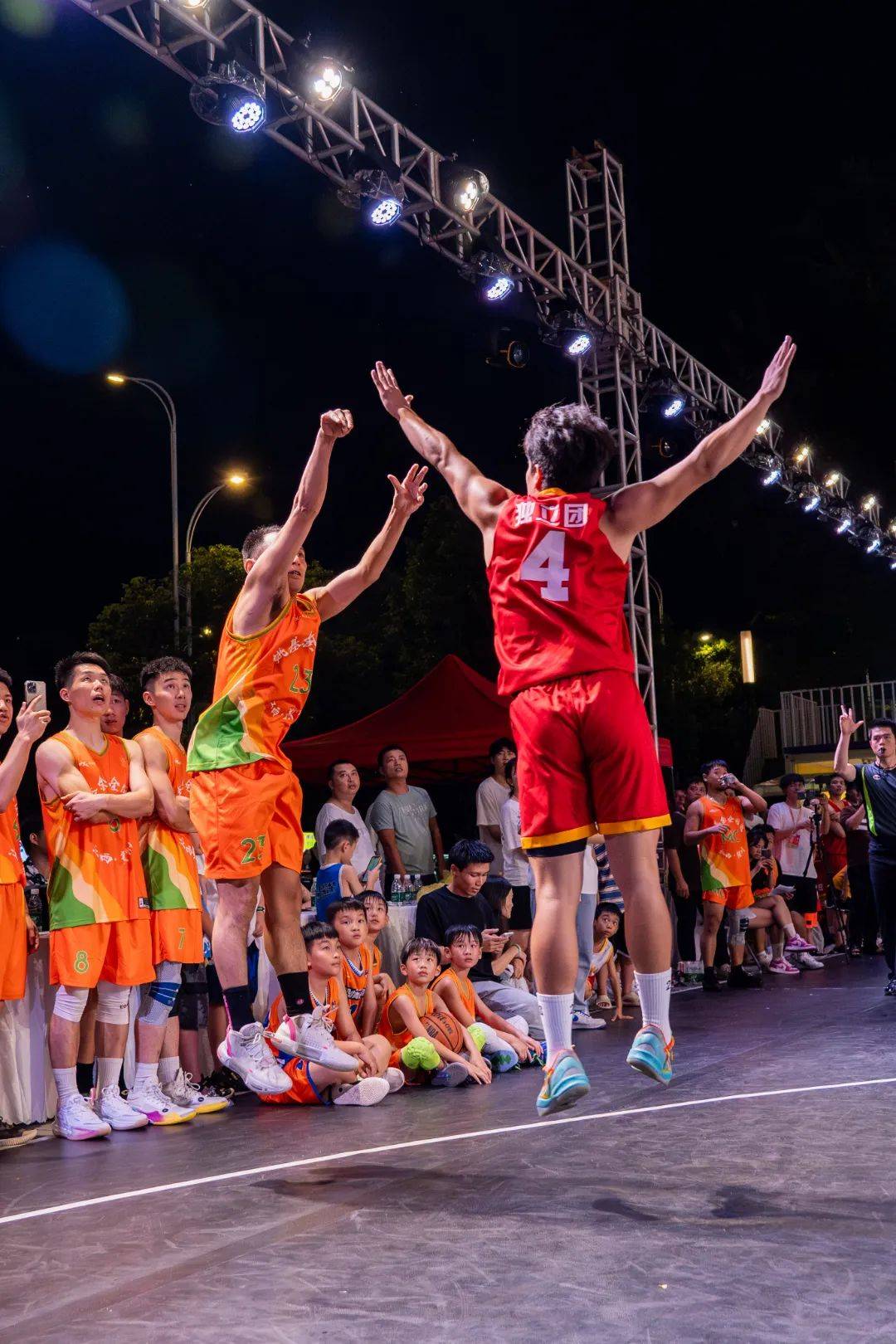 老表"yao"约,上场来"赣" | 篮球博主与村ba的激情碰撞