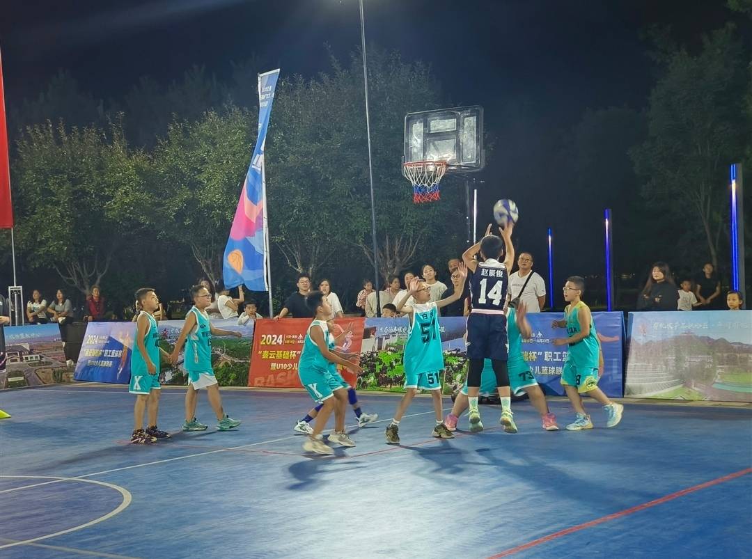 此次职工男子篮球比赛受到附近市县,灵丘县直机关,企事业单位,少儿
