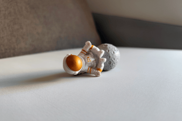 舒适护颈好睡眠,让每一个夜晚都更值得期待!米家护颈记忆绵深睡枕体验