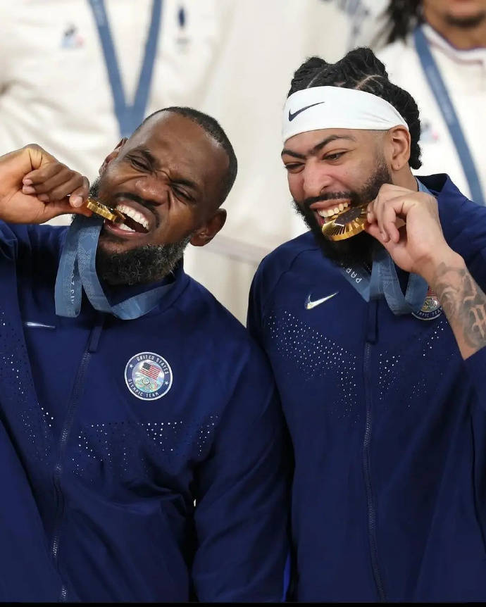 可惜没有mvp和fmvp!集齐ncaa nba 世界杯 奥运冠军,浓眉独一份