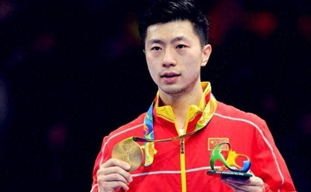 此外,马龙斩获第六枚奥运金牌后,张继科作为他的好兄弟,第一时间在