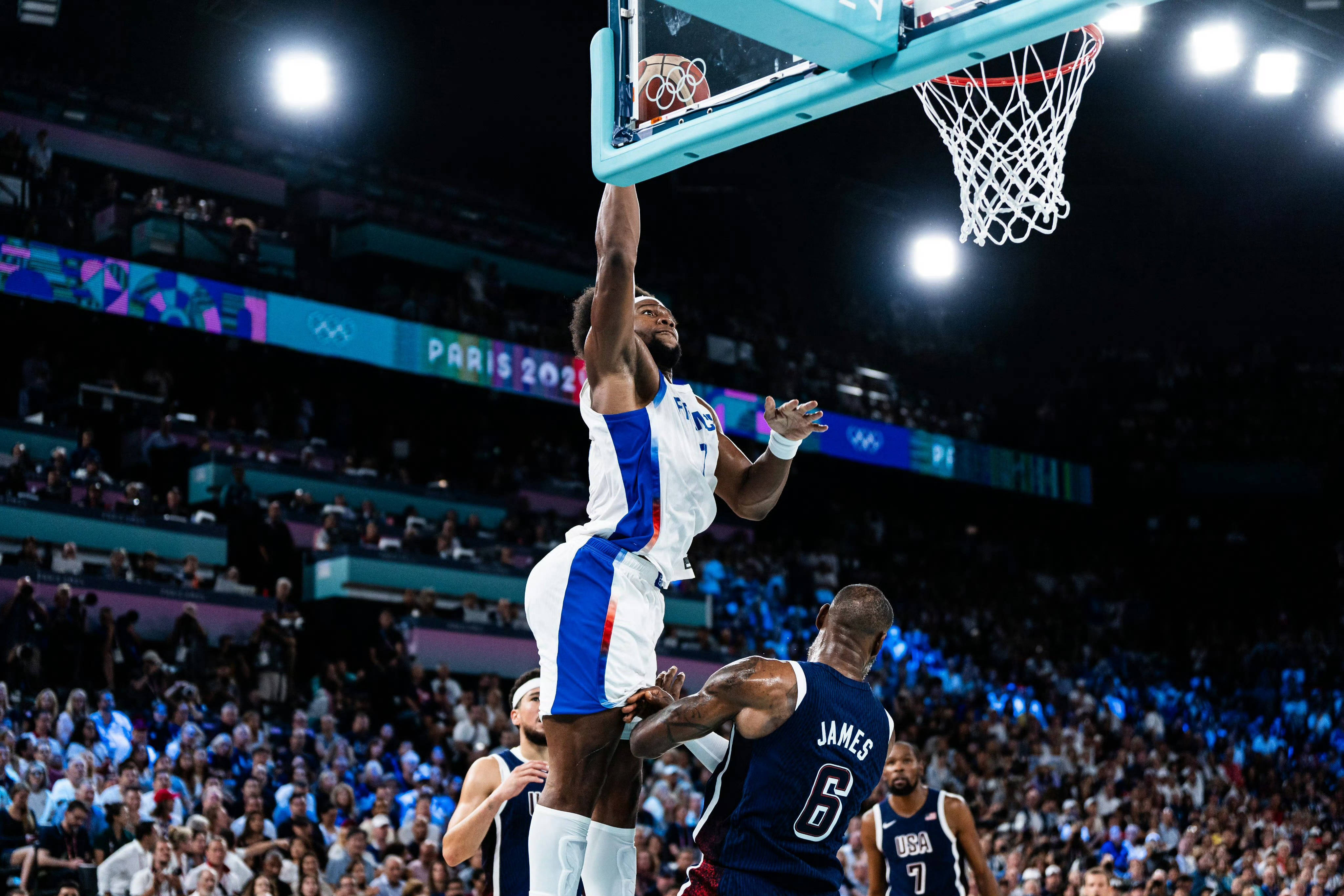 隔扣詹姆斯后重返nba 自掏腰包啊