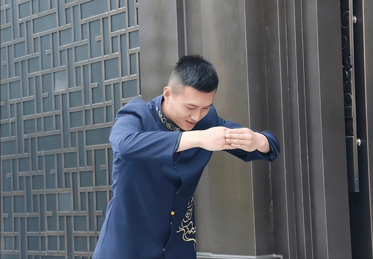 作揖时为啥手不过眉?