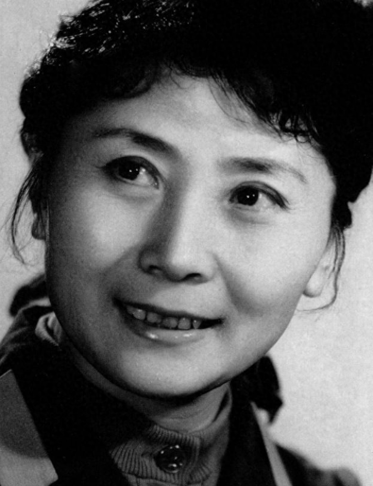 袁霞:不仅是一位女演员,更是一名文艺兵,还参加过"抗美援朝"