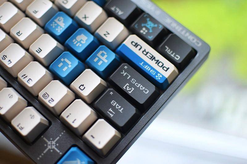 免驱RT功能 阿尔法光轴 双飞燕像素大战AT98重新定义变速光轴