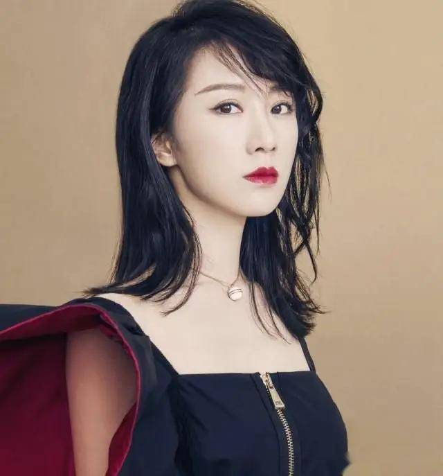 李念丰腴身材曝光,女神范儿十足,让人欲罢不能!