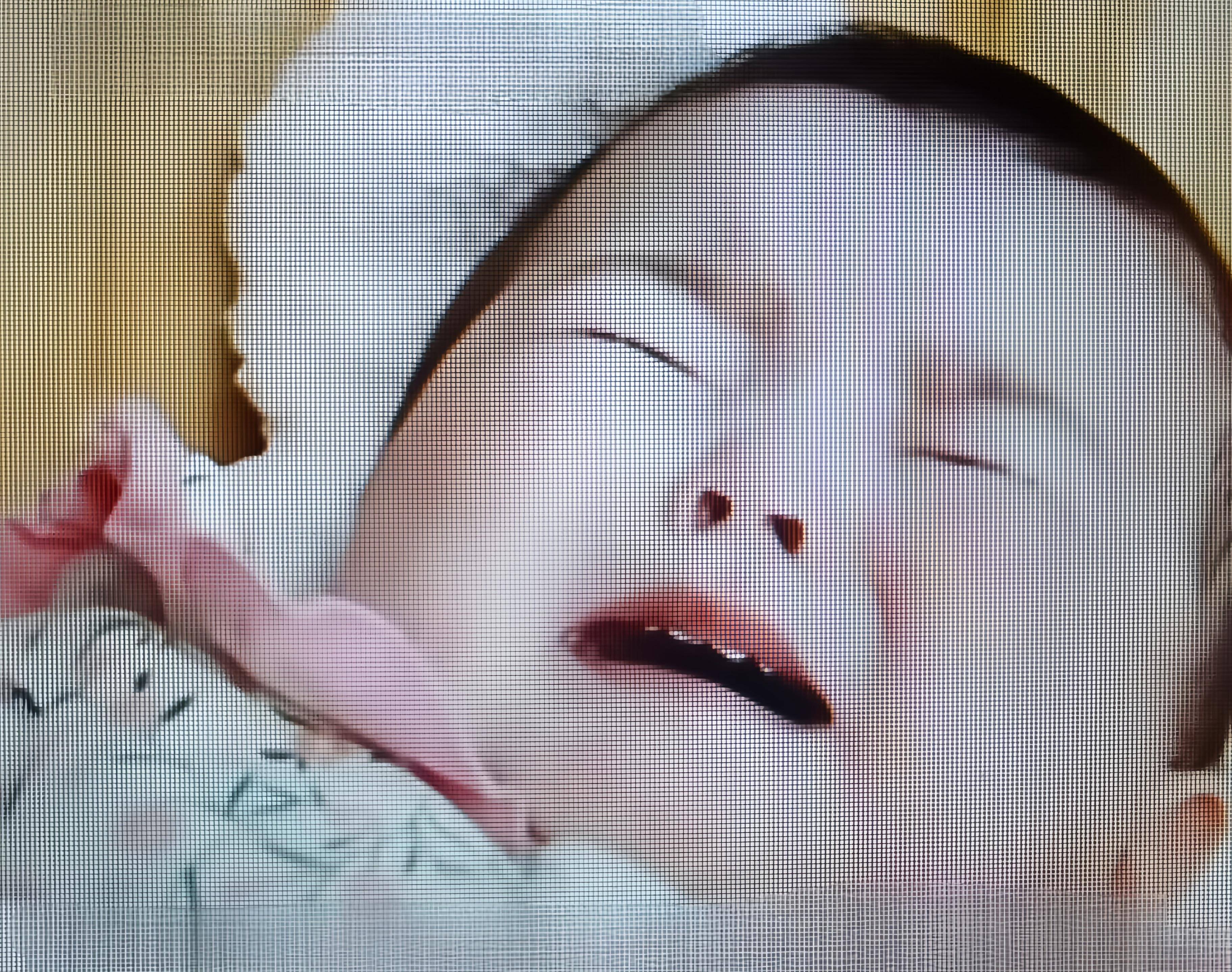 四川一婴儿遭遗弃被村民捡到,脐带胎盘未剪,晒伤严重引起关注