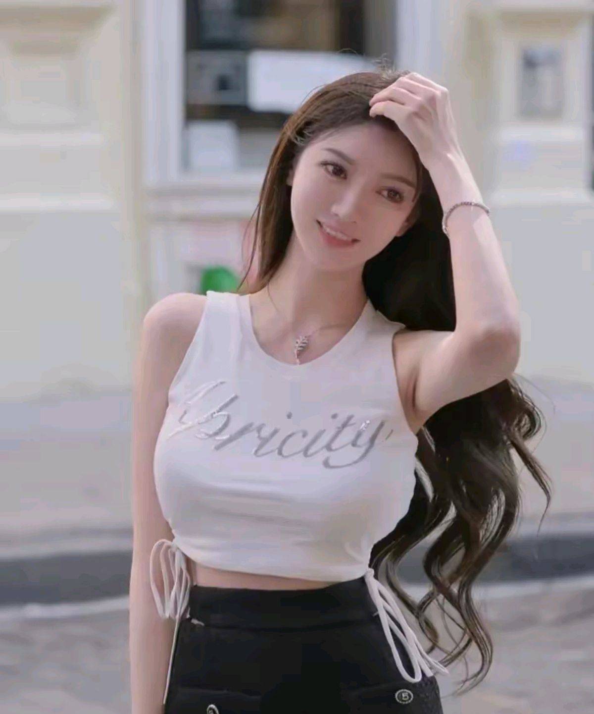 黄晓明绯闻女友晒照,颜值身材超越杨颖,网友都夸黄晓明眼光独到