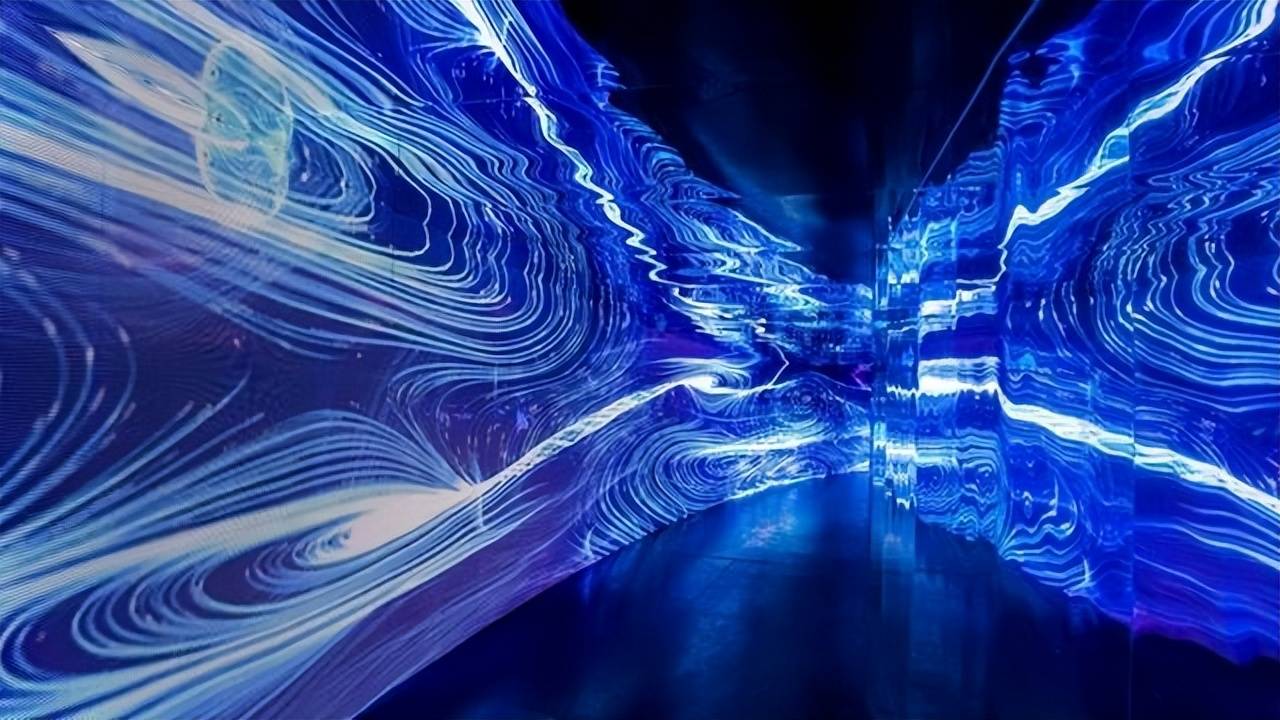 在打造沉浸式投影空间时,通常