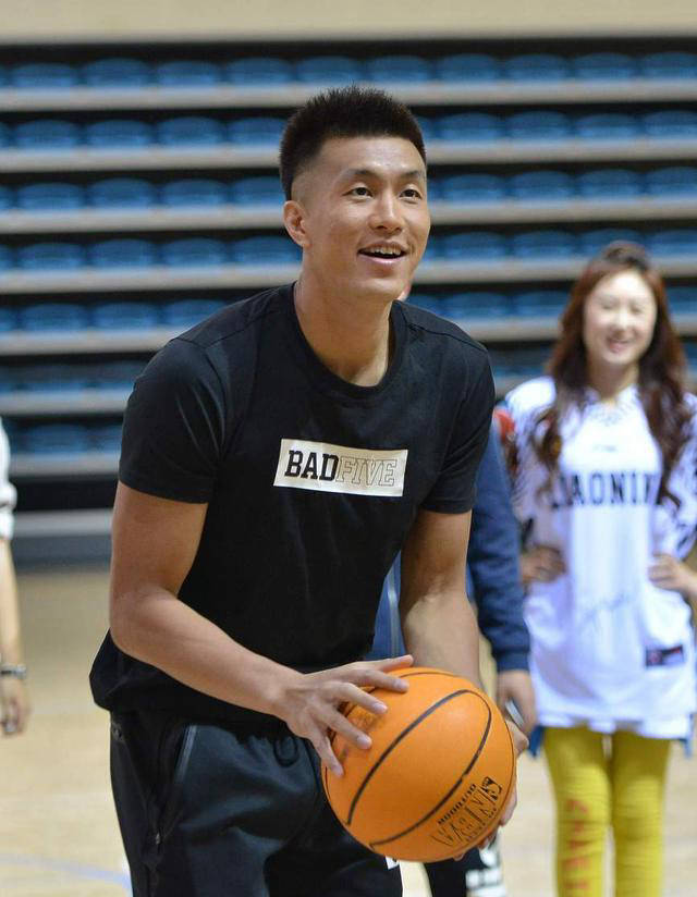 郭艾伦交易事件:俱乐部与球员各有立场,皆有其合理性