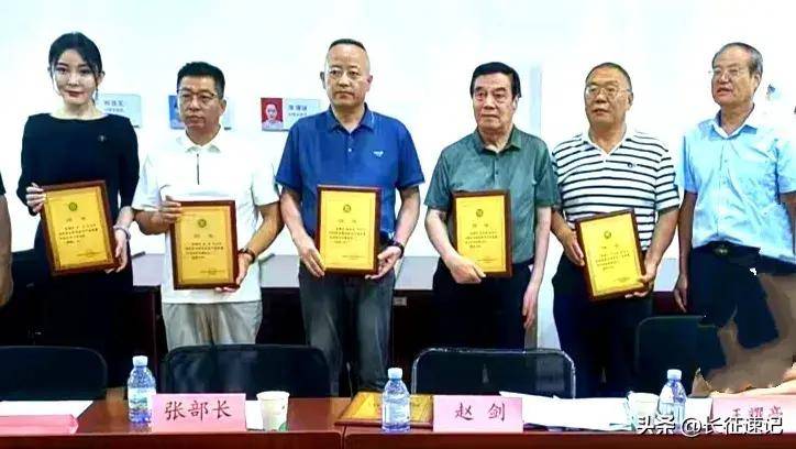 陕西省名特优新农产品质量安全协会特聘著名品牌策划专家李长征为协会