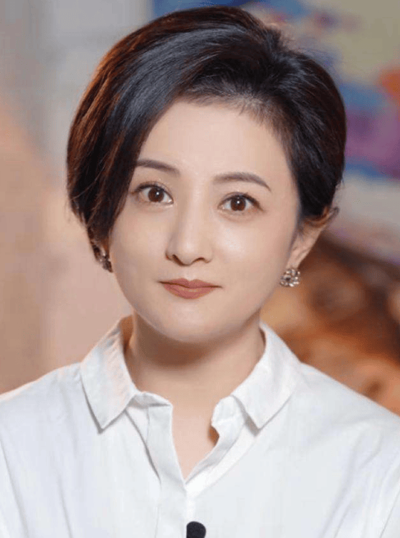 "小婉君"金铭已经在一条"不归路"上,越走越远_经历_父母_小时候