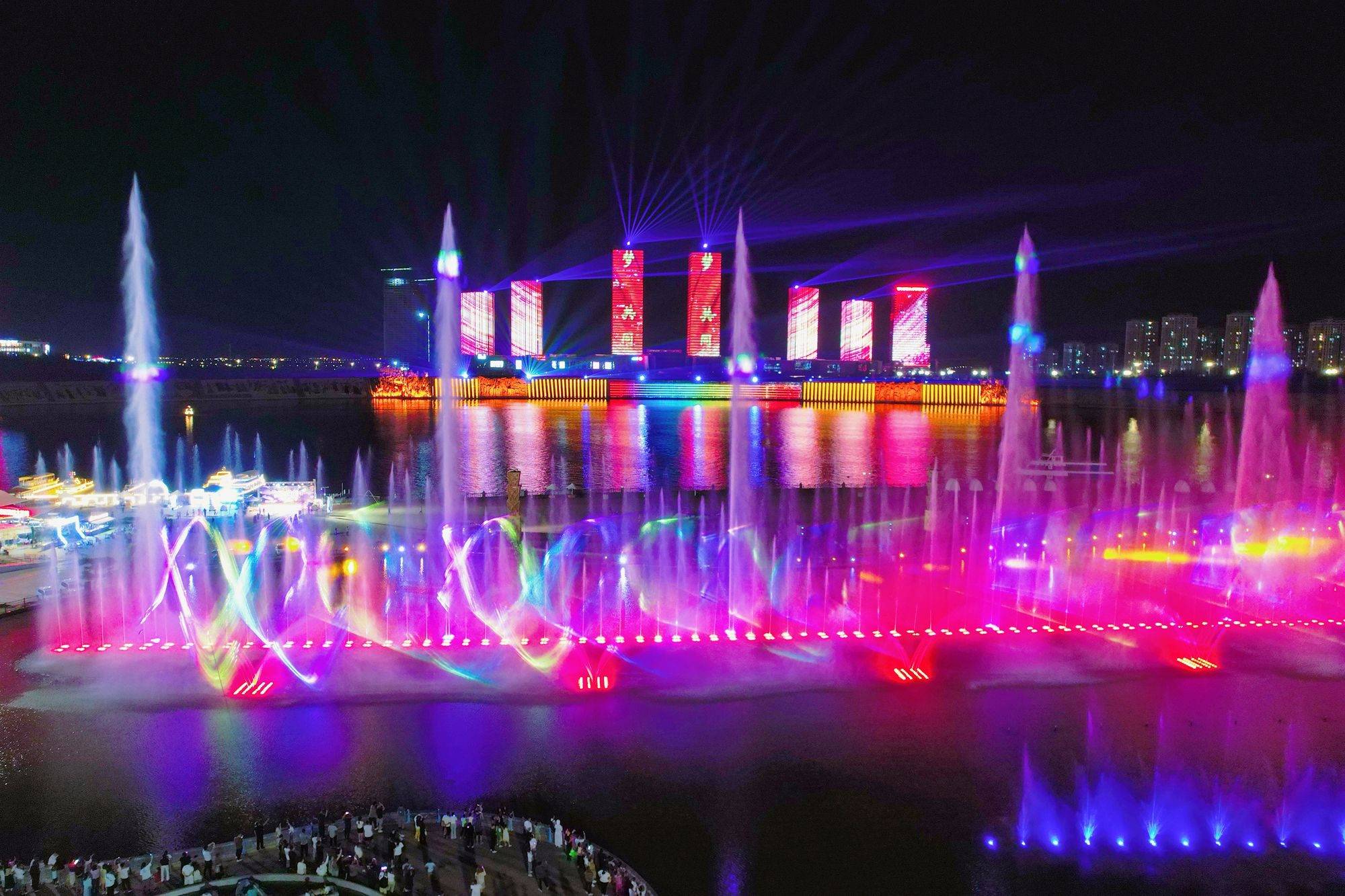鄂尔多斯康巴什,在沙漠中建造的花园城市,是夏日避暑的好去处
