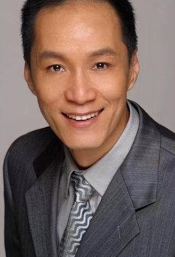 老戏骨冯远征一部戏拉高一城离婚率娶大8岁妻子为爱至今丁克