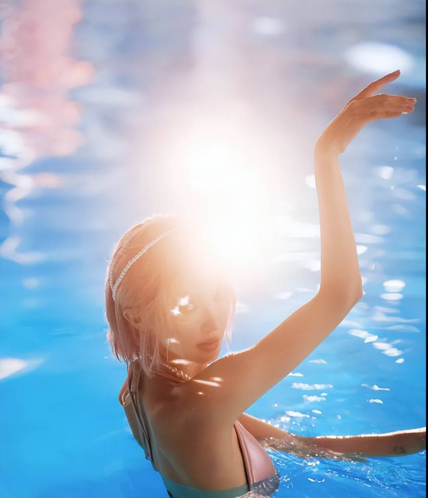 金晨34岁生日,晒人鱼写真,比基尼造型太惊艳!