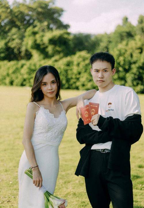 谢思埸老婆晒与全红婵游玩合照,两人关系亲近,嫂子颜值不输女星_跳水