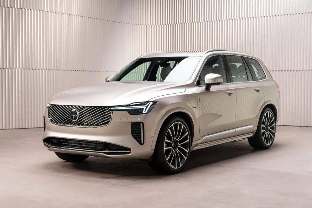 沃尔沃xc90新能源外观图片